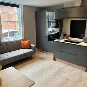 Swan House - 5 X Executive - Apartment Bawtry