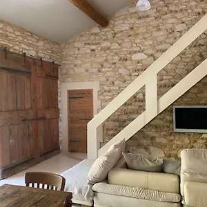 https://appartement-cecile-avec-piscine-campagne-eyragues.fr-provencehotel.com